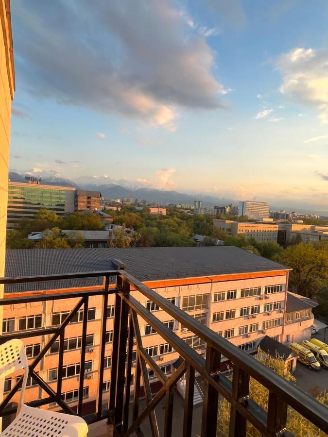 Студия В Центре Города, В «Золотом Квадрате» Almaty Exterior photo