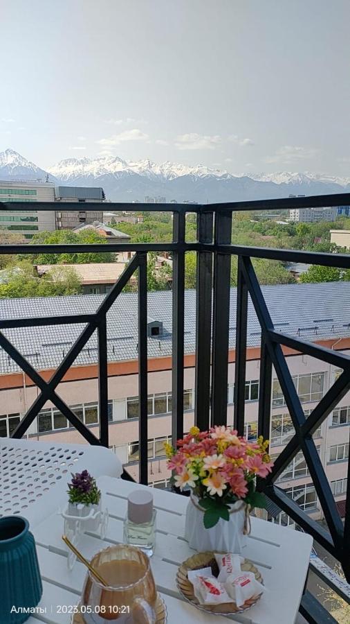 Студия В Центре Города, В «Золотом Квадрате» Almaty Exterior photo